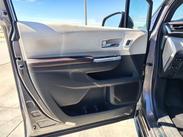 Used 2021 Toyota Sienna Platinum AWD/4WD image 10