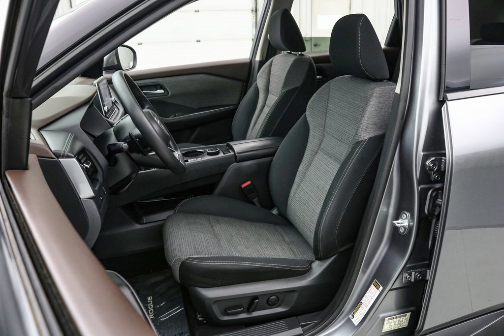 Used 2021 Nissan Rogue SV image 11