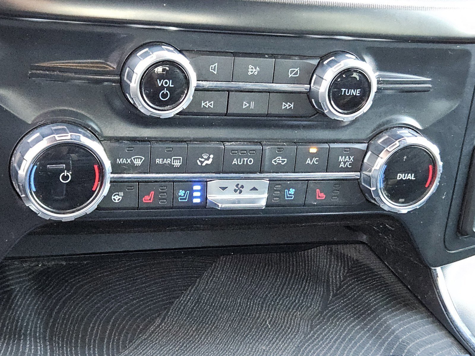 Certified 2022 Ford F150 Platinum w/ Equipment Group 701A High image 24