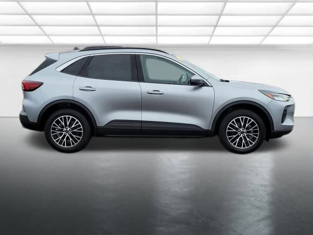 Certified 2024 Ford Escape SE image 9