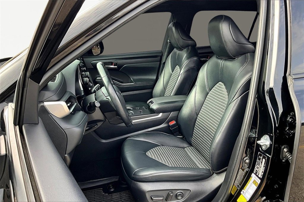 Used 2022 Toyota Highlander XSE image 25