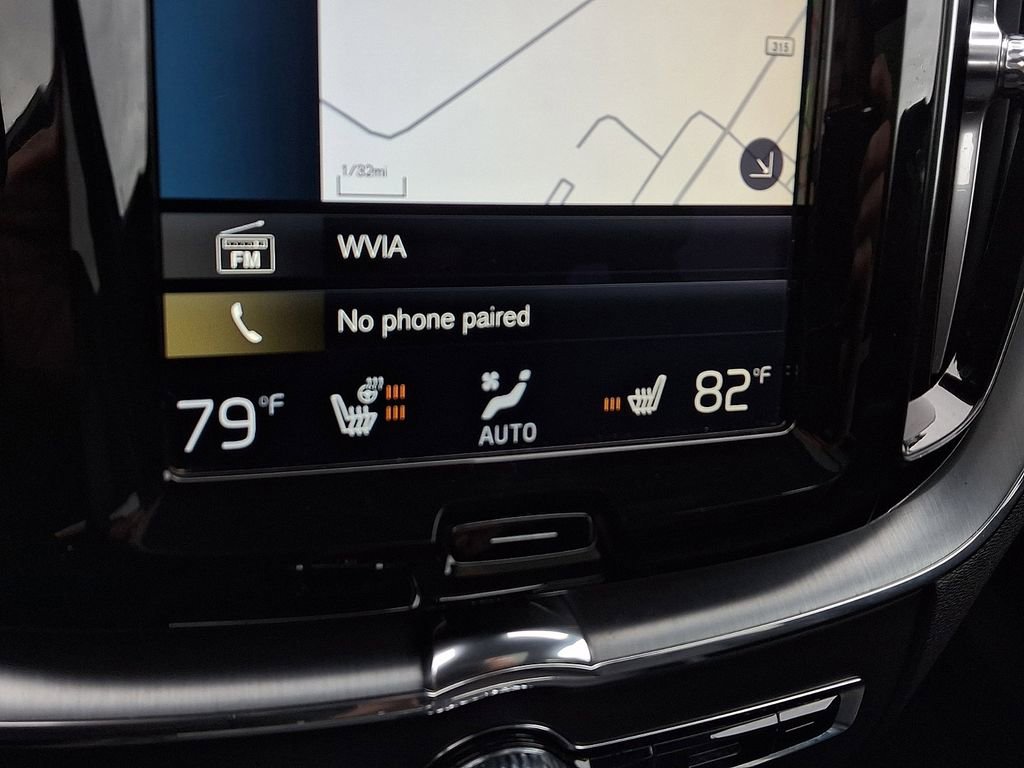 Used 2018 Volvo XC60 T5 Momentum w/ Vision Package AWD/4WD image 17