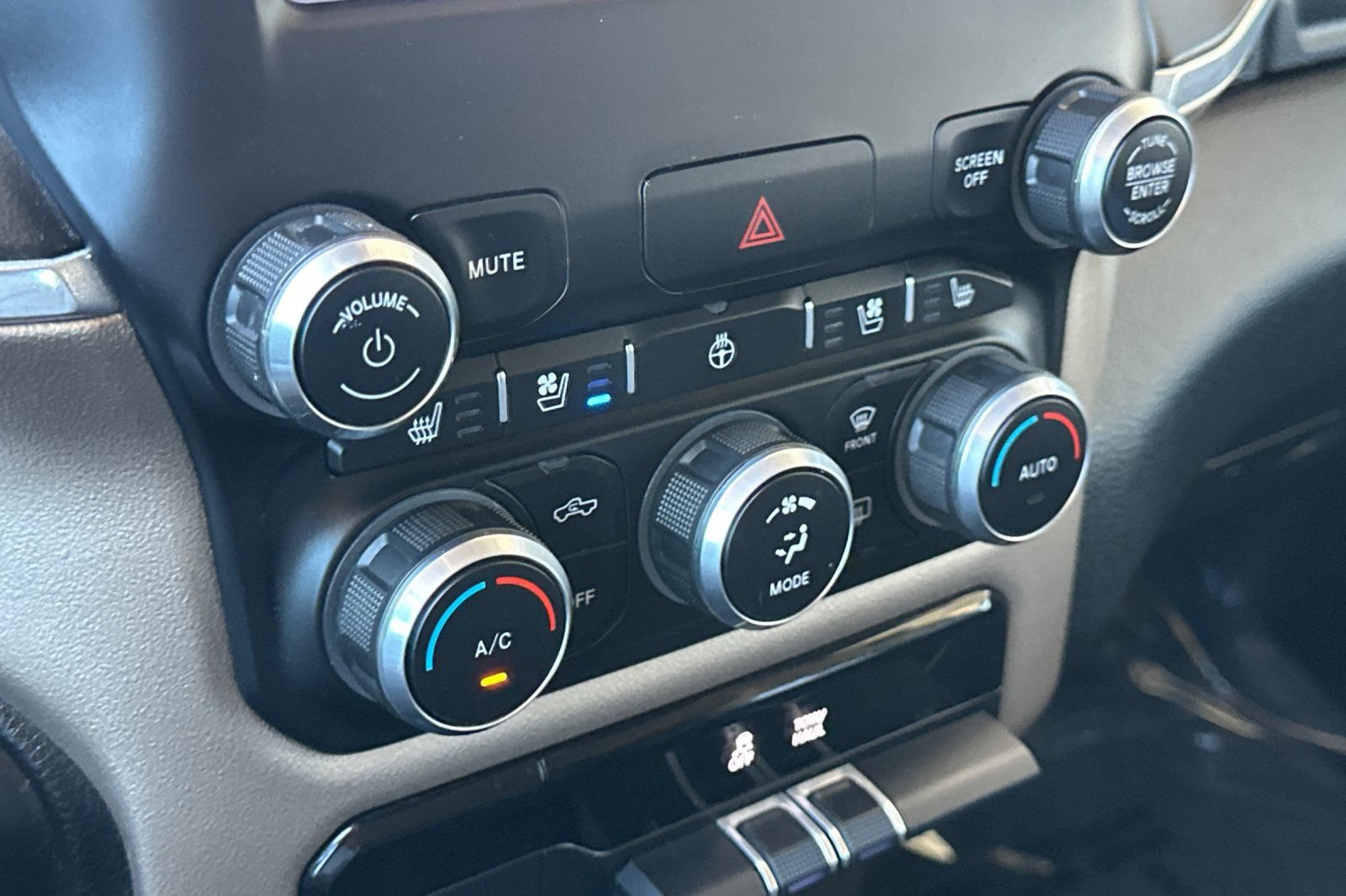 Used 2022 RAM 1500 Laramie AWD/4WD image 26