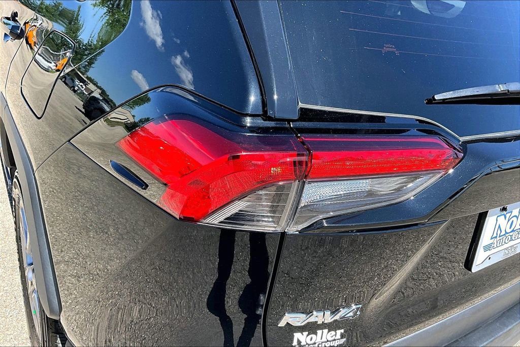 Used 2025 Toyota RAV4 XLE AWD/4WD image 30