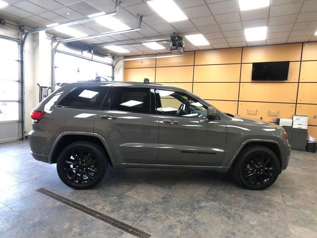 Used 2020 Jeep Grand Cherokee Altitude image 6