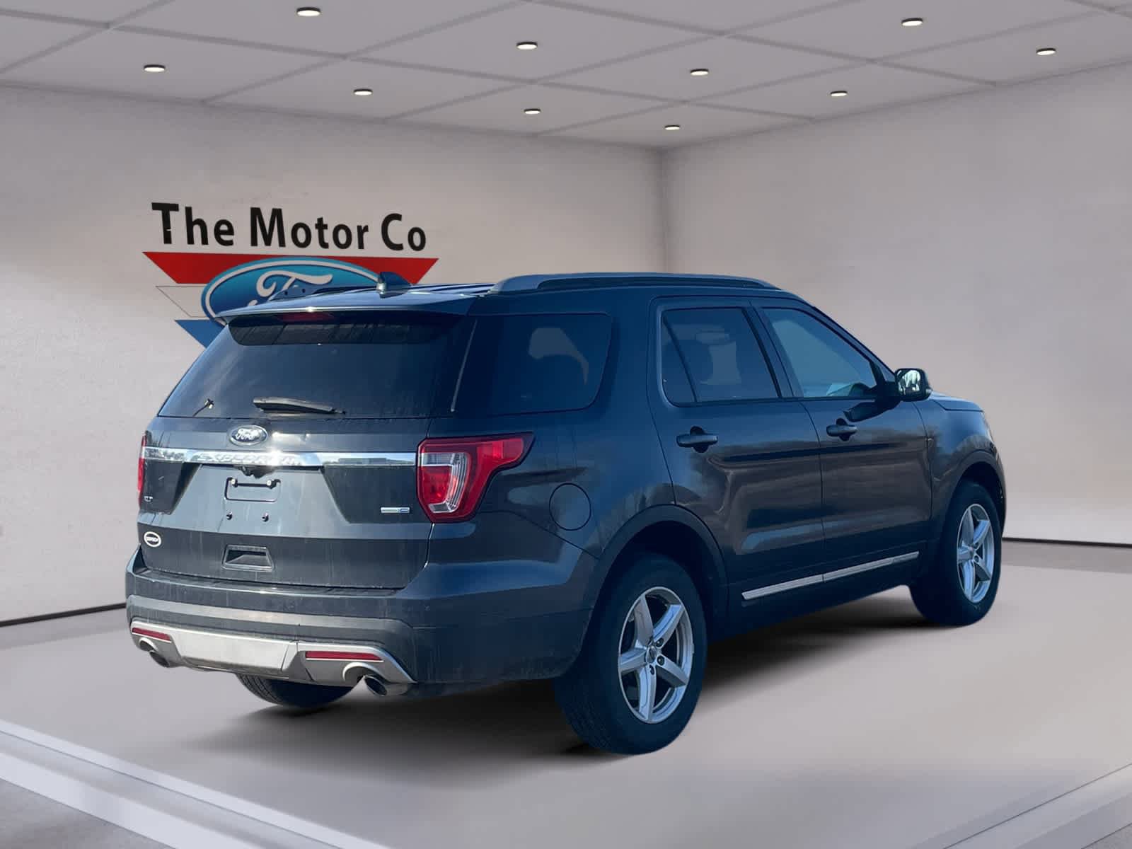 Certified 2017 Ford Explorer XLT w/ Equipment Group 202A AWD/4WD image 5