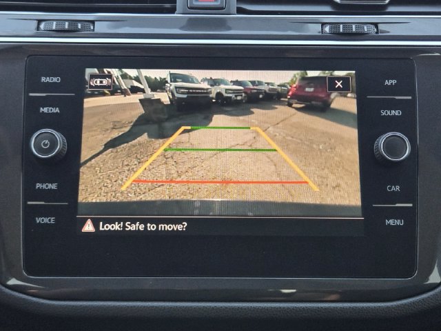 Used 2021 Volkswagen Tiguan SE w/ Panoramic Sunroof Package FWD image 17