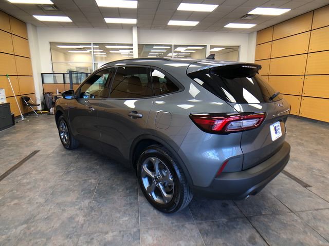 Certified 2025 Ford Escape ST-Line AWD/4WD image 5