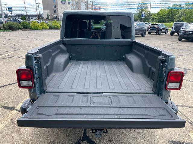 Used 2024 Jeep Gladiator Sport AWD/4WD image 18