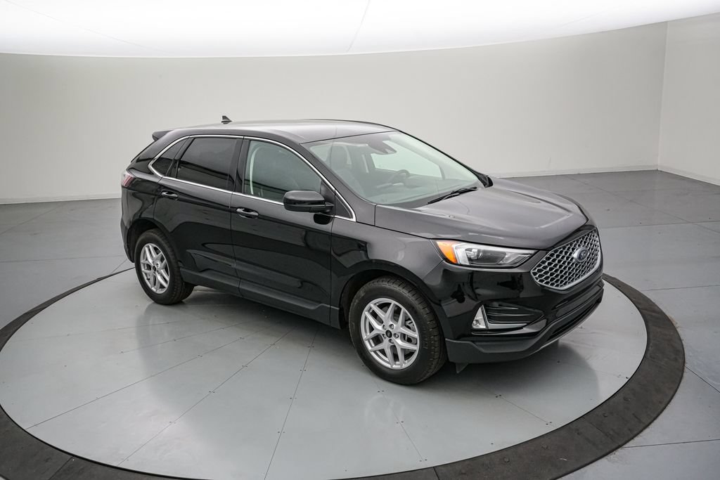 Certified 2024 Ford Edge SEL w/ Convenience Package AWD/4WD image 2