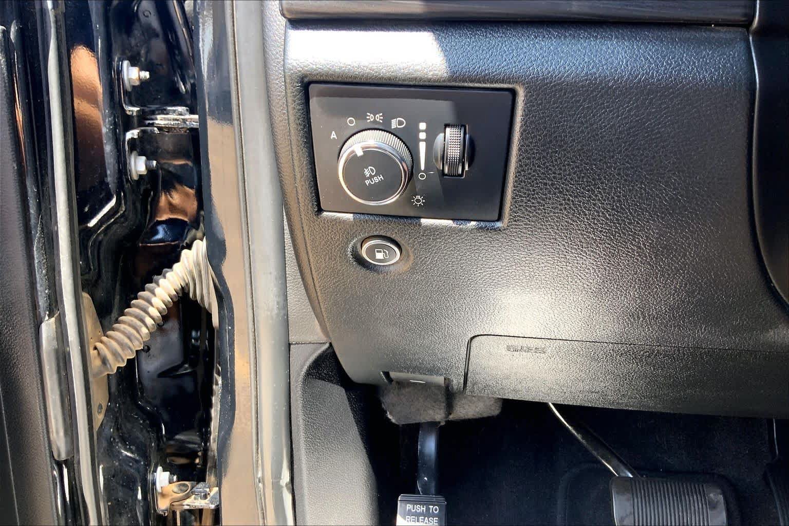 Used 2022 Jeep Grand Cherokee Laredo X RWD image 36