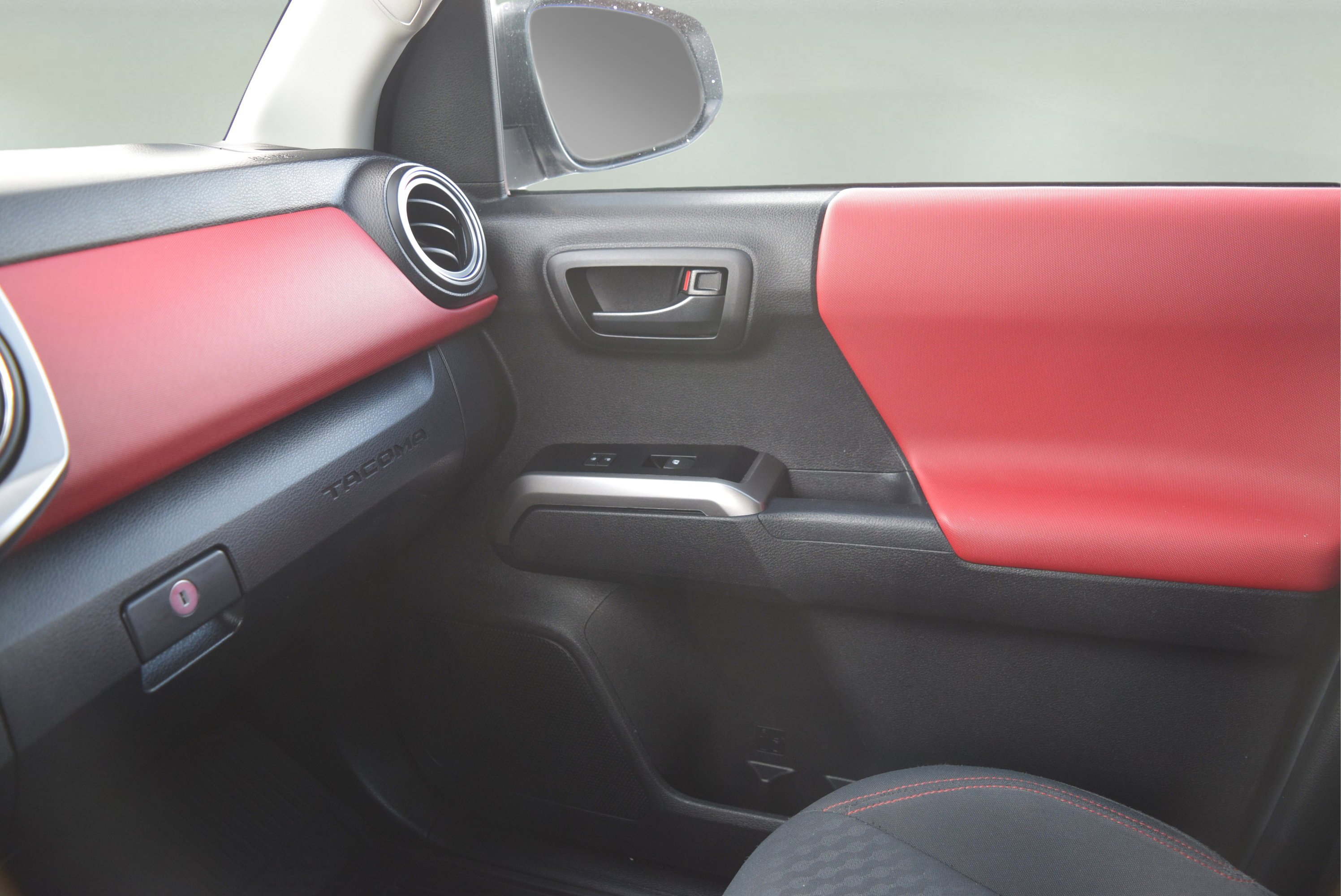 Used 2023 Toyota Tacoma SR5 AWD/4WD image 17