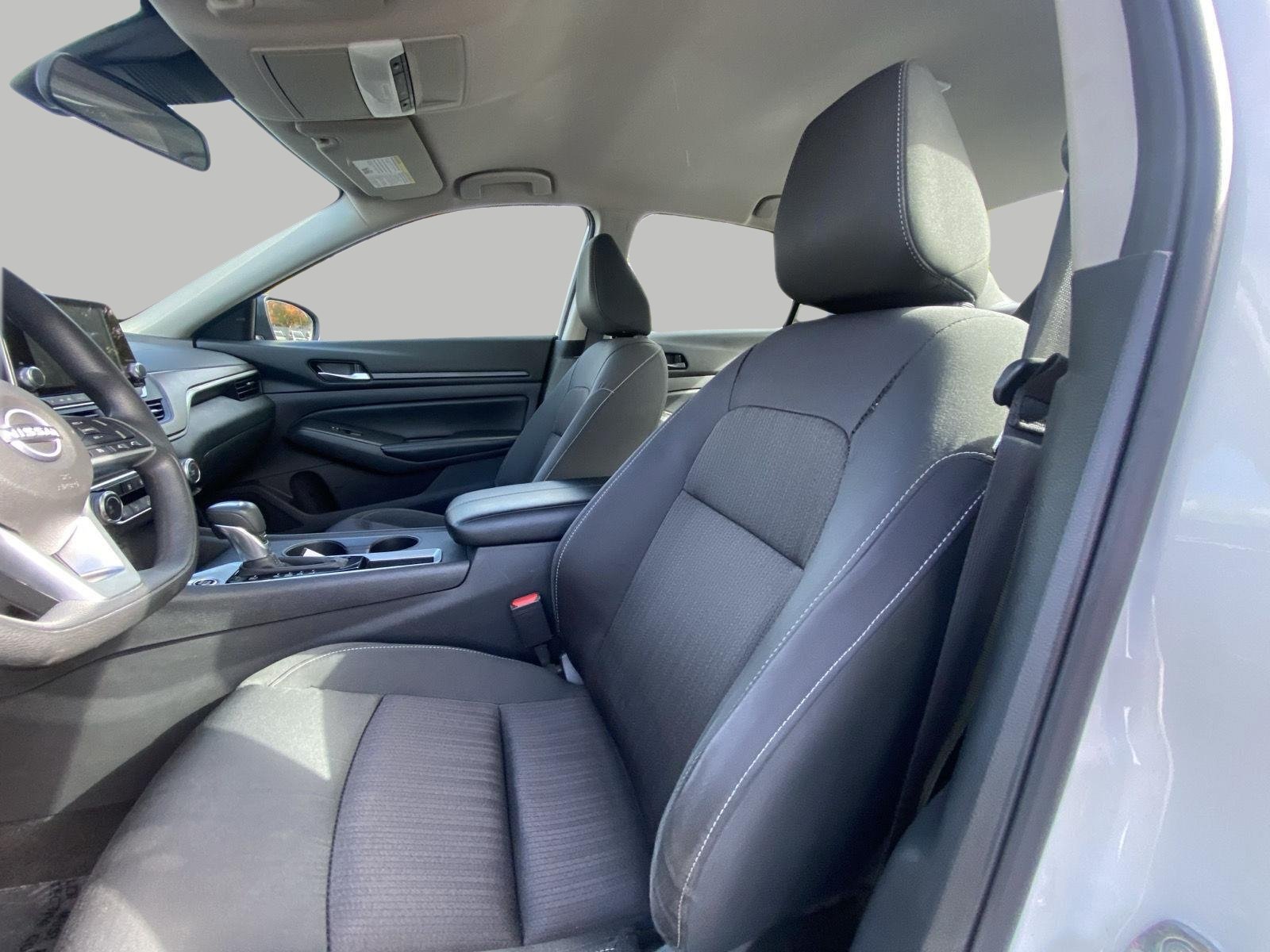 Used 2025 Nissan Altima 2.5 SV FWD image 12