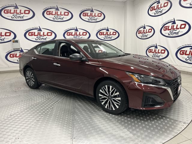 Used 2025 Nissan Altima 2.5 SV AWD/4WD image 1