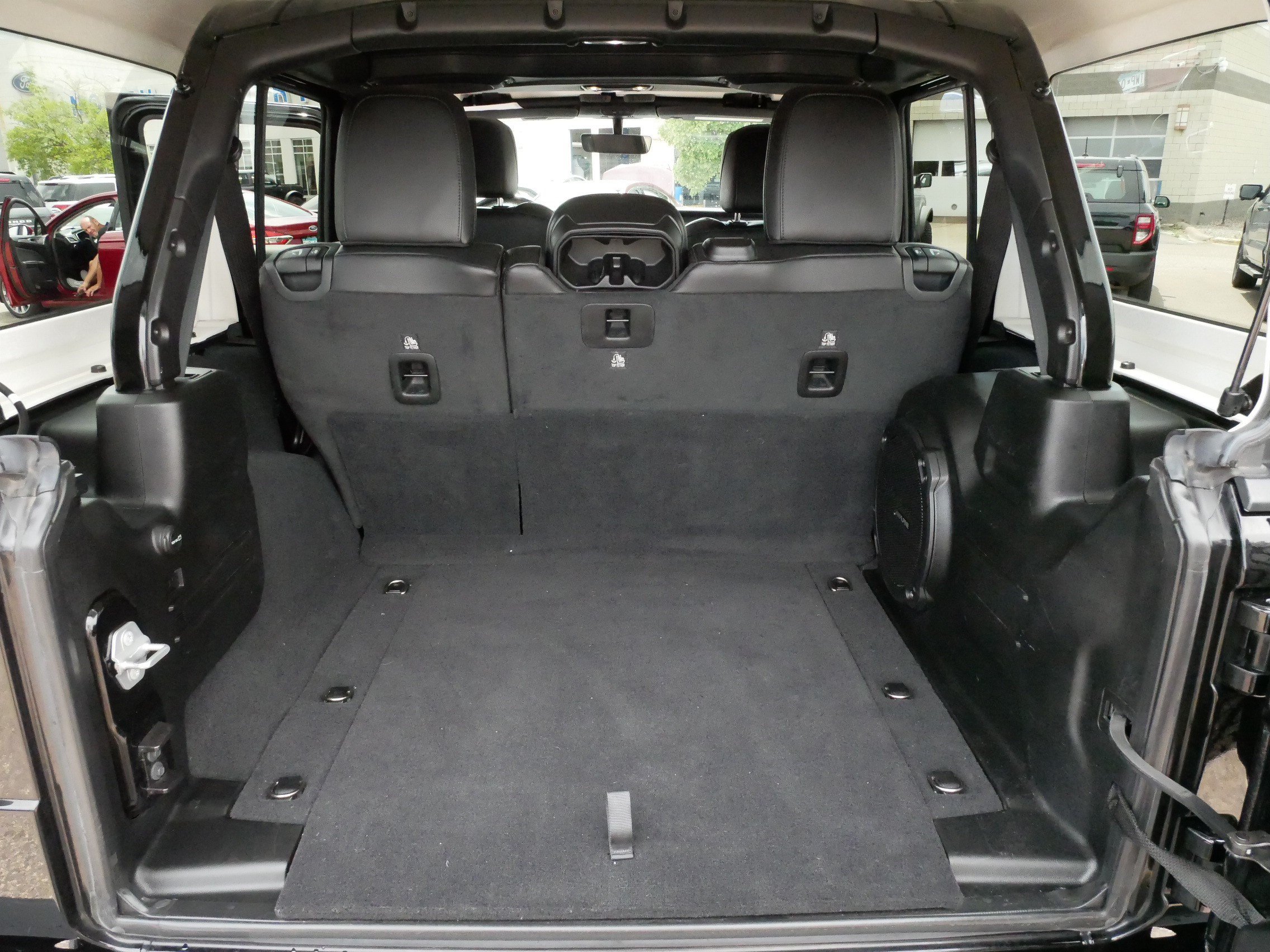 Used 2020 Jeep Wrangler Unlimited Sahara AWD/4WD image 18