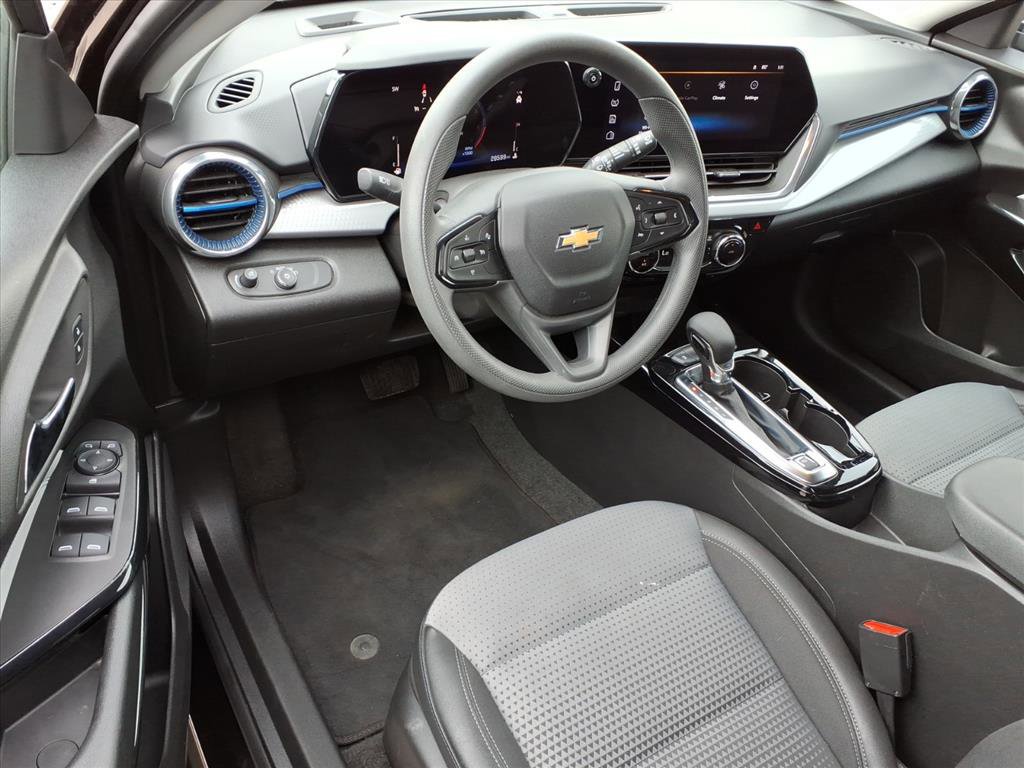 Used 2025 Chevrolet Trax LT image 8