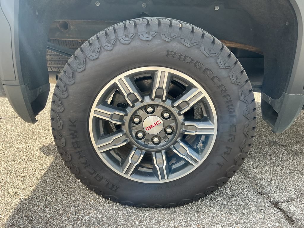 Used 2024 GMC Sierra 1500 AT4 w/ Technology Package AWD/4WD image 11