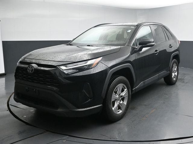 Used 2023 Toyota RAV4 XLE AWD/4WD image 4
