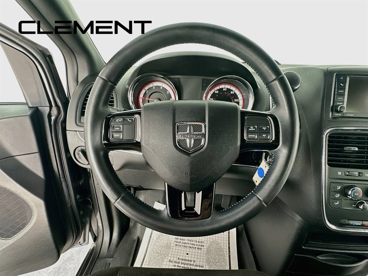Used 2017 Dodge Grand Caravan SE FWD image 15