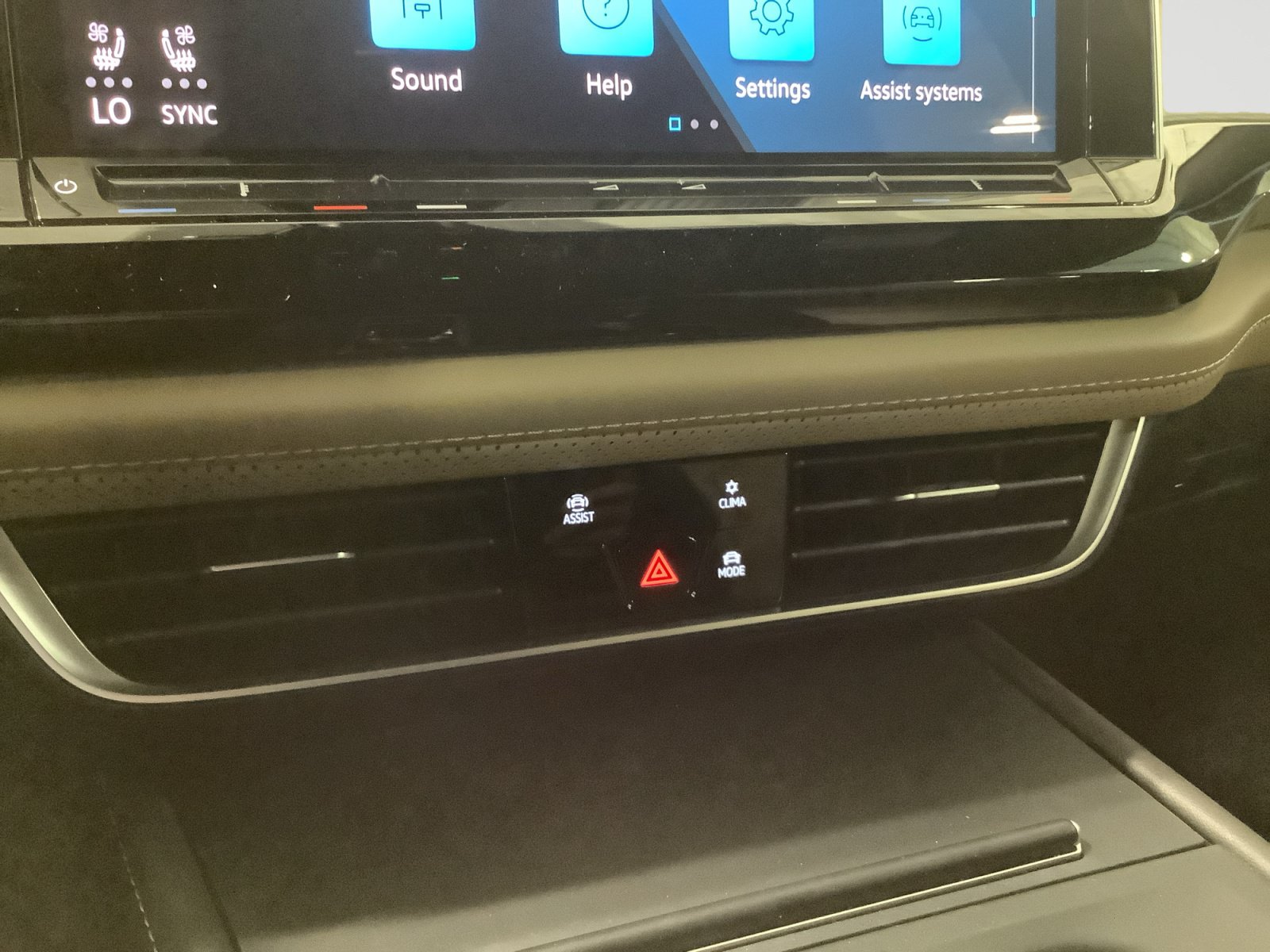 Used 2024 Volkswagen Atlas Cross Sport SE FWD image 16