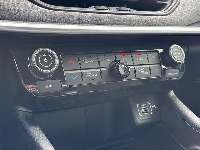 Used 2022 Jeep Compass Latitude w/ Sun and Sound Group AWD/4WD image 16