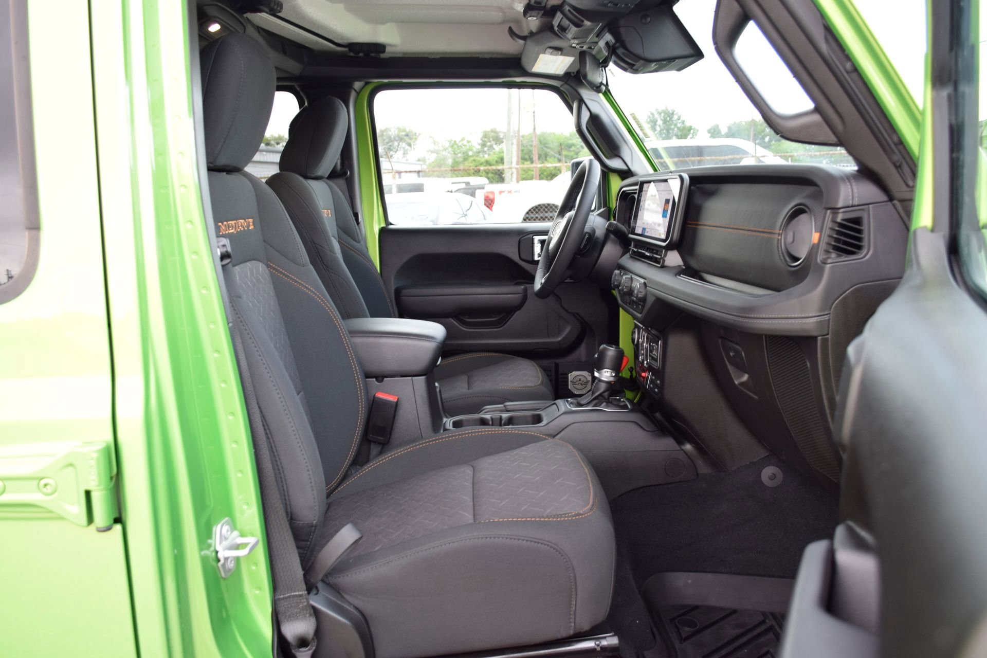 Used 2025 Jeep Gladiator Mojave w/ Convenience Group AWD/4WD image 23