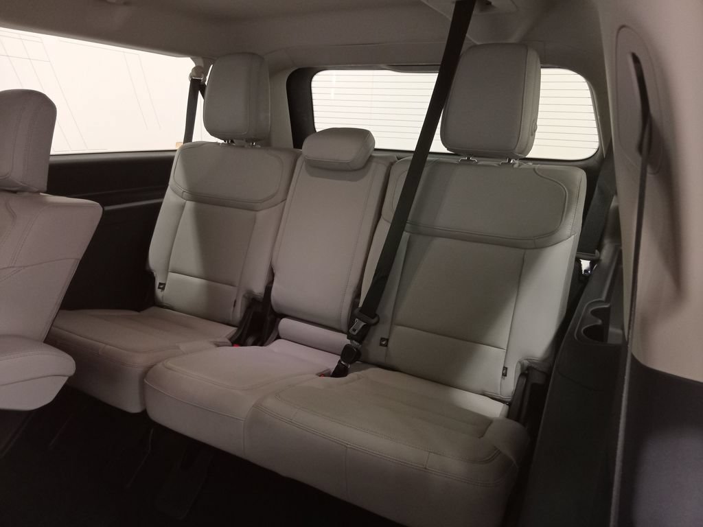 Certified 2025 Ford Expedition Max Platinum w/ Driver's Package AWD/4WD image 13