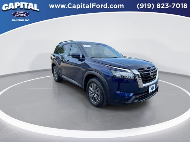 Used 2025 Nissan Pathfinder SV w/ SV Premium Package AWD/4WD image 2