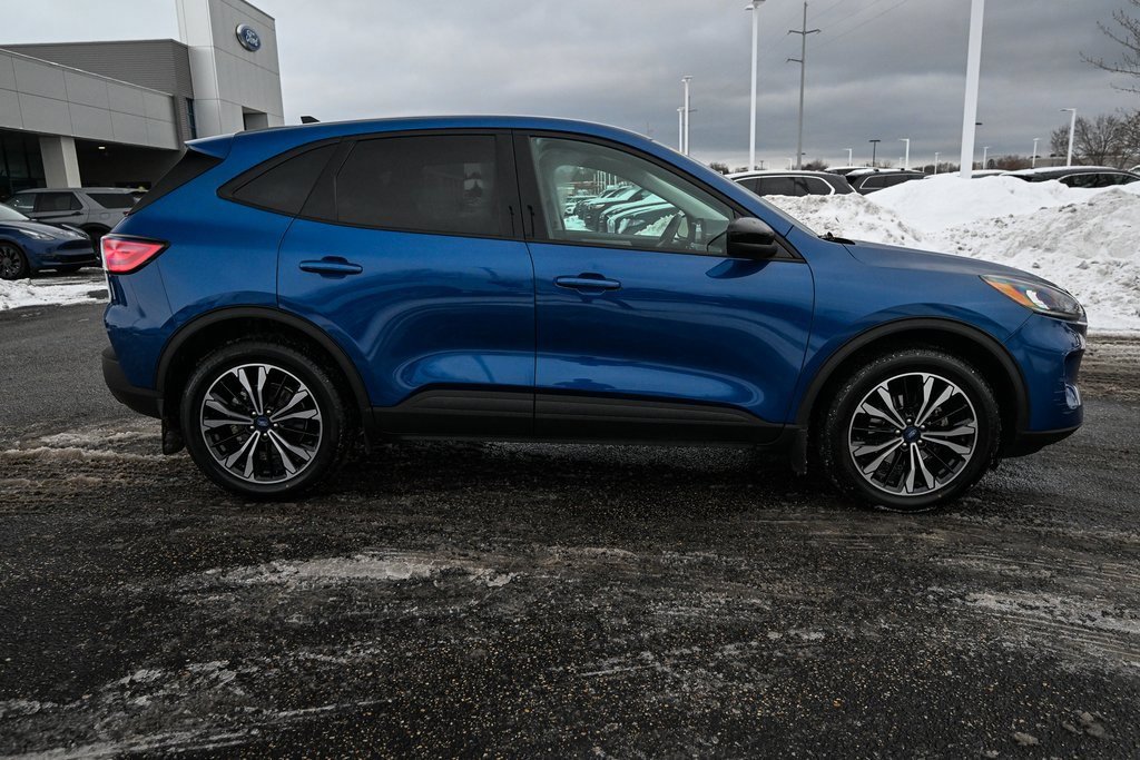 Certified 2022 Ford Escape SE w/ SE Sport Appearance Package image 3