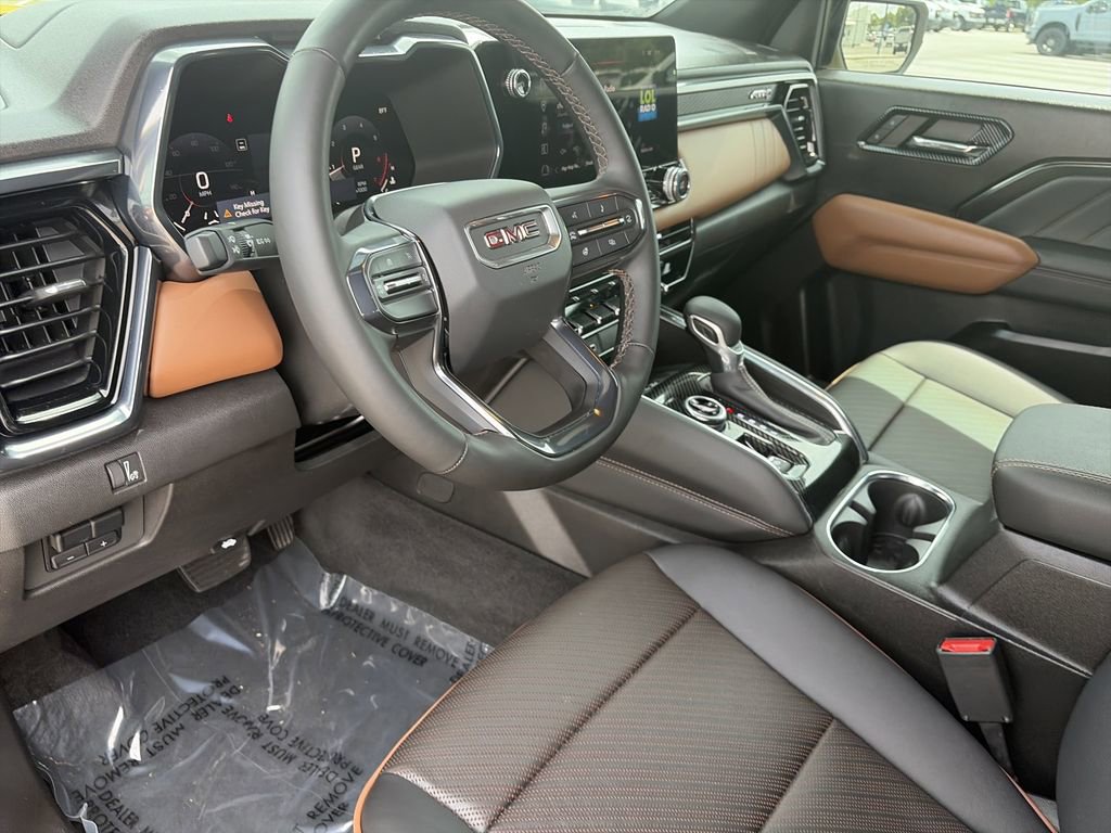 Used 2024 GMC Canyon AT4 w/ AT4 Premium Package AWD/4WD image 11