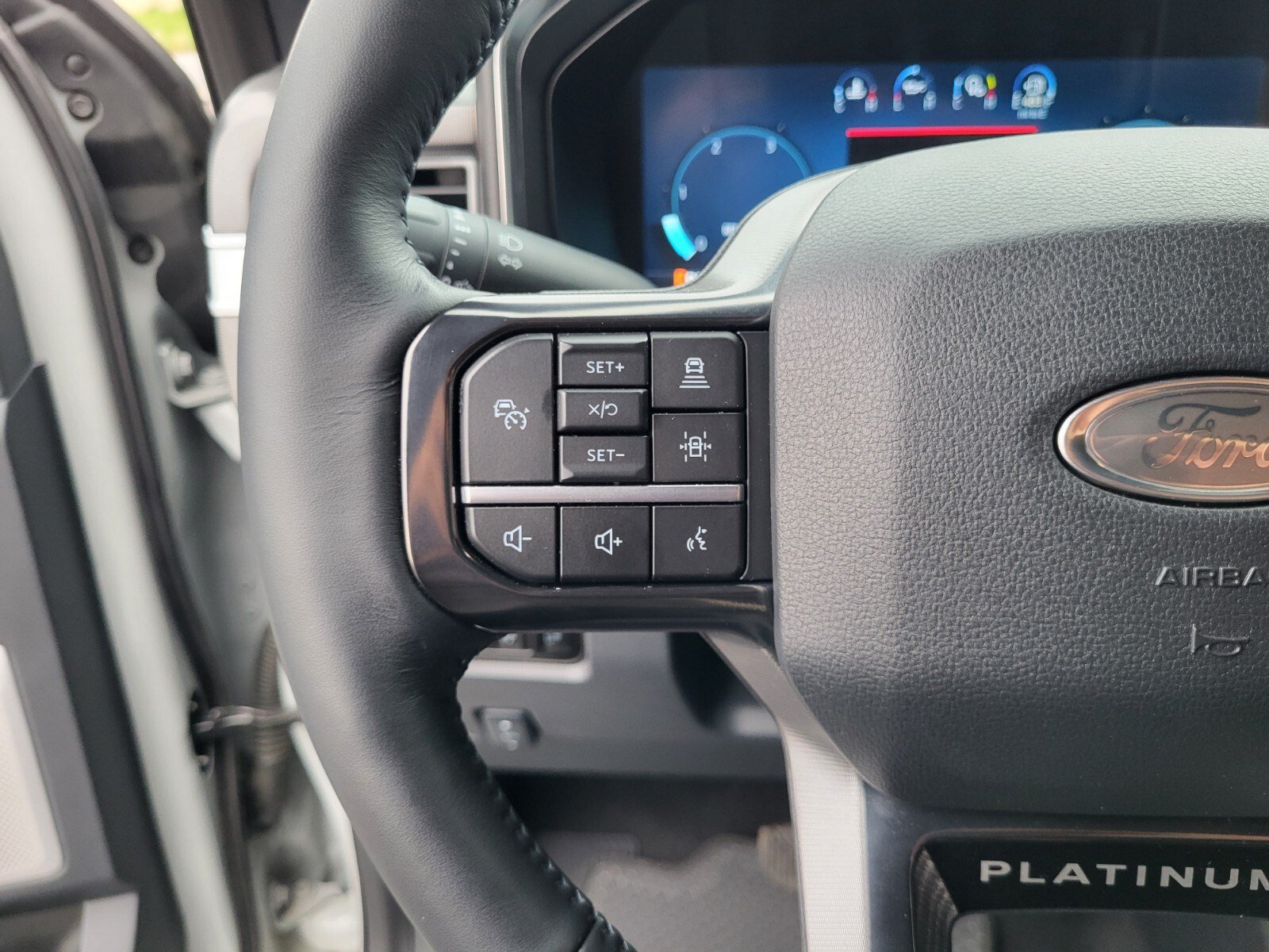 Certified 2025 Ford F350 Platinum w/ FX4 Off-Road Package AWD/4WD image 28