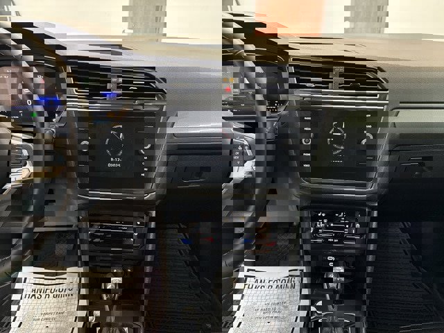 Used 2024 Volkswagen Tiguan SE image 28