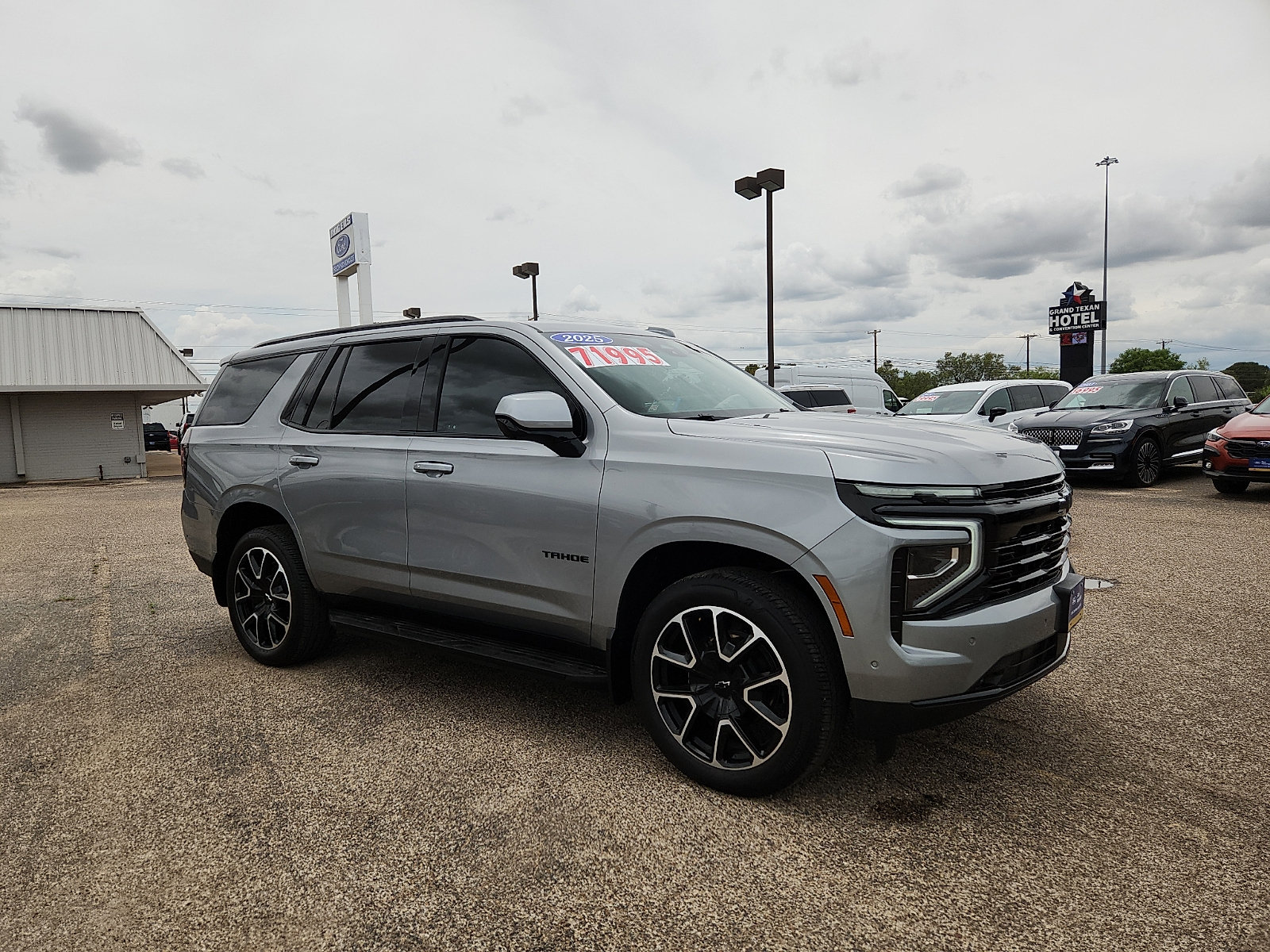Used 2025 Chevrolet Tahoe RST AWD/4WD image 8