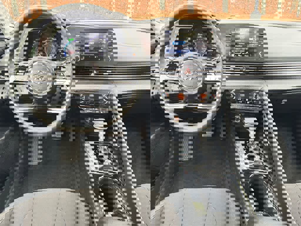 Used 2023 Hyundai Elantra Blue image 19