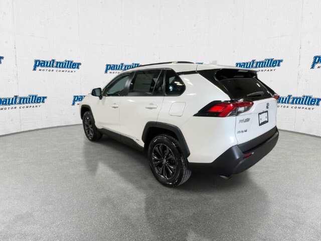 Used 2022 Toyota RAV4 XLE Premium AWD/4WD image 8