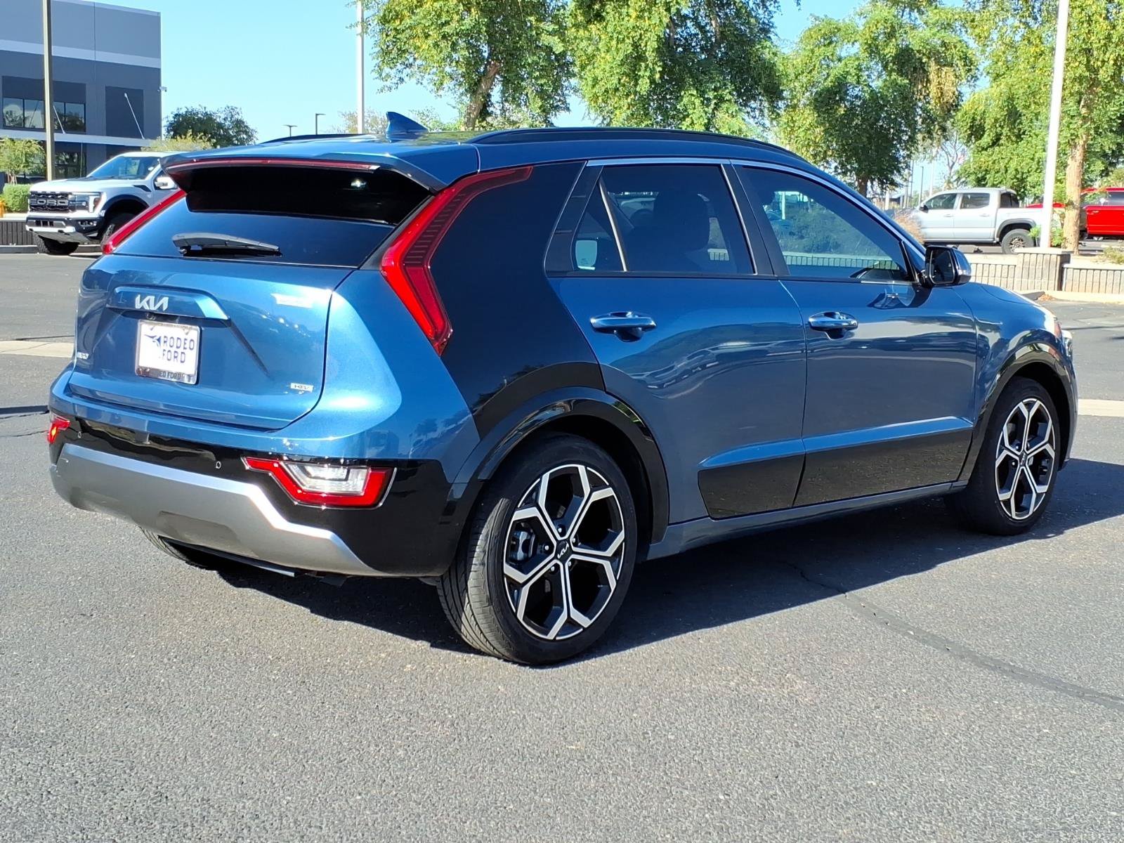 Used 2023 Kia Niro SX Touring FWD image 5