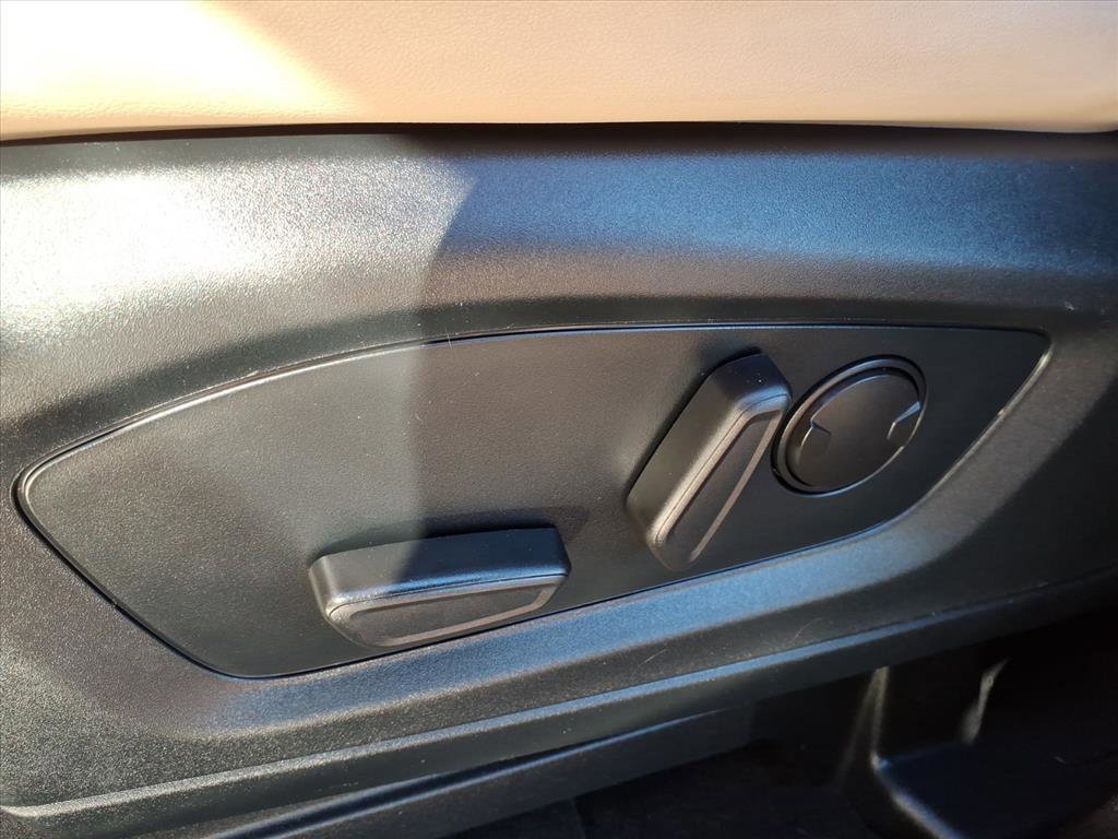 Certified 2022 Ford Explorer XLT w/ Equipment Group 202A image 15