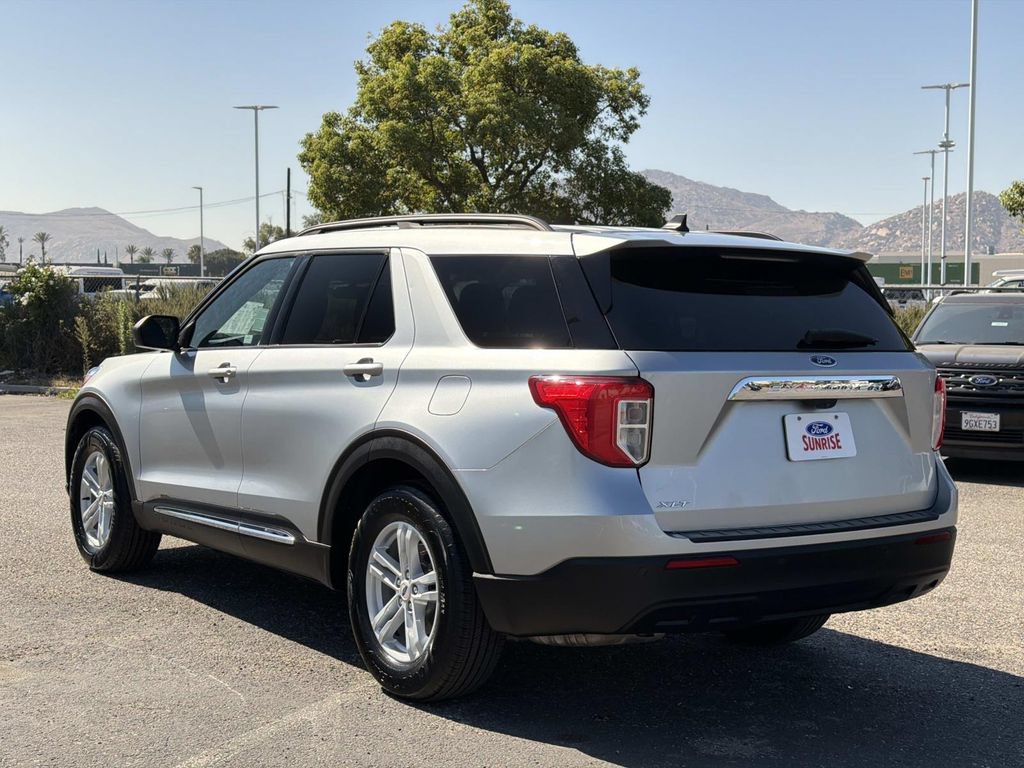 Certified 2024 Ford Explorer XLT RWD image 8