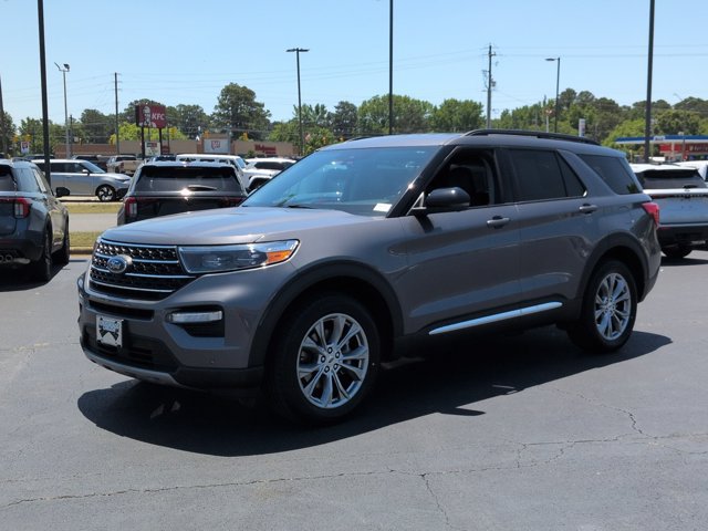 Certified 2022 Ford Explorer XLT w/ Equipment Group 202A AWD/4WD image 8