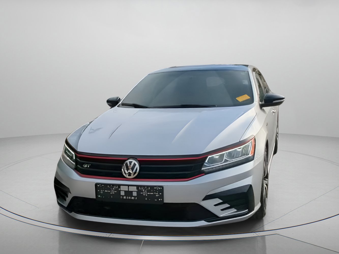 Used 2018 Volkswagen Passat GT image 2