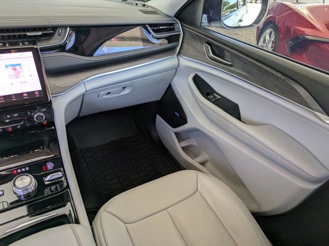 Used 2022 Jeep Grand Cherokee Overland image 15