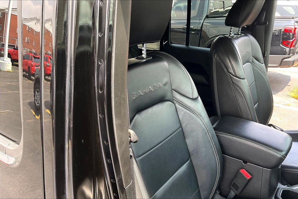 Used 2018 Jeep Wrangler Unlimited Sahara AWD/4WD image 6