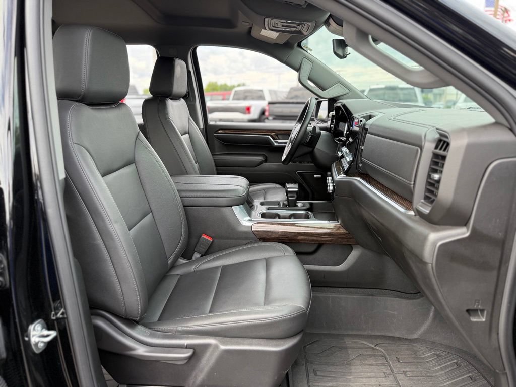 Used 2024 GMC Sierra 1500 Elevation w/ Elevation Premium Package AWD/4WD image 8