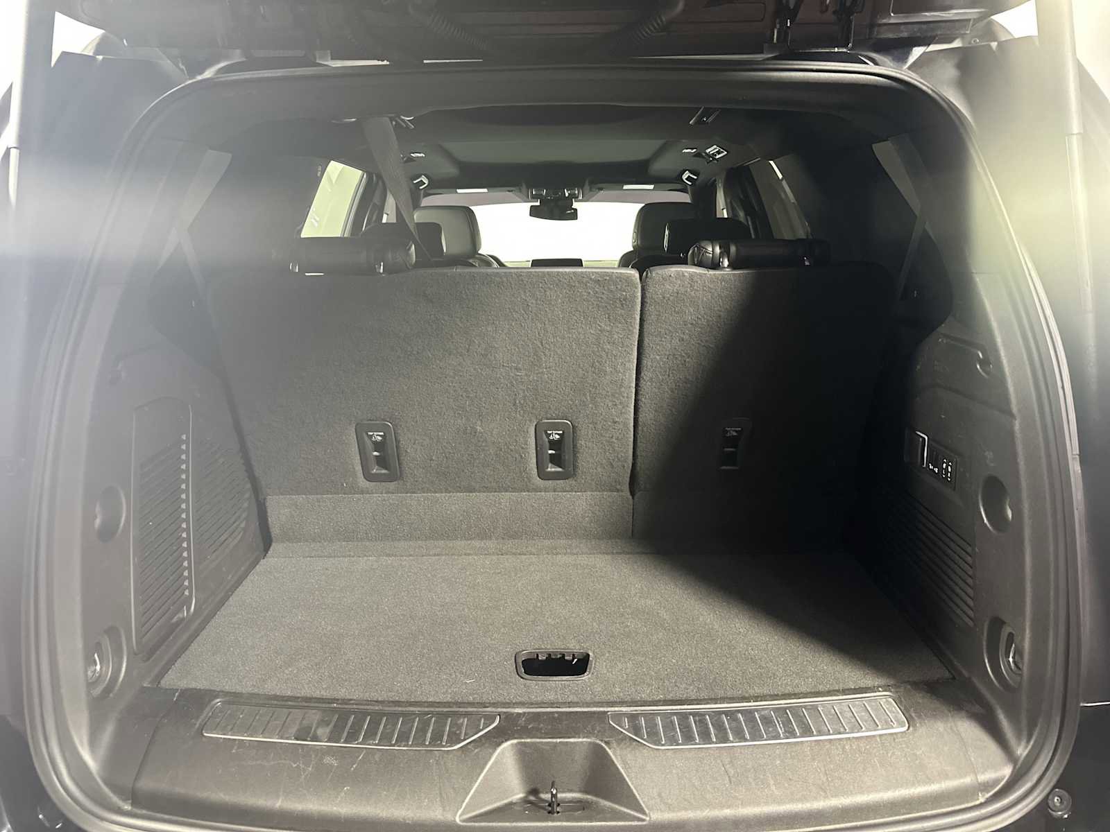 Used 2023 Chevrolet Tahoe Z71 w/ Luxury Package image 20