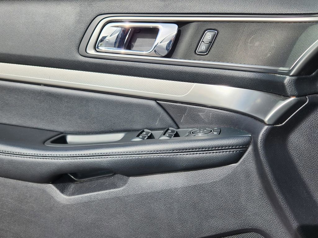 Certified 2018 Ford Explorer XLT image 8