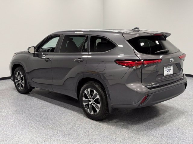 Used 2023 Toyota Highlander XLE FWD image 9