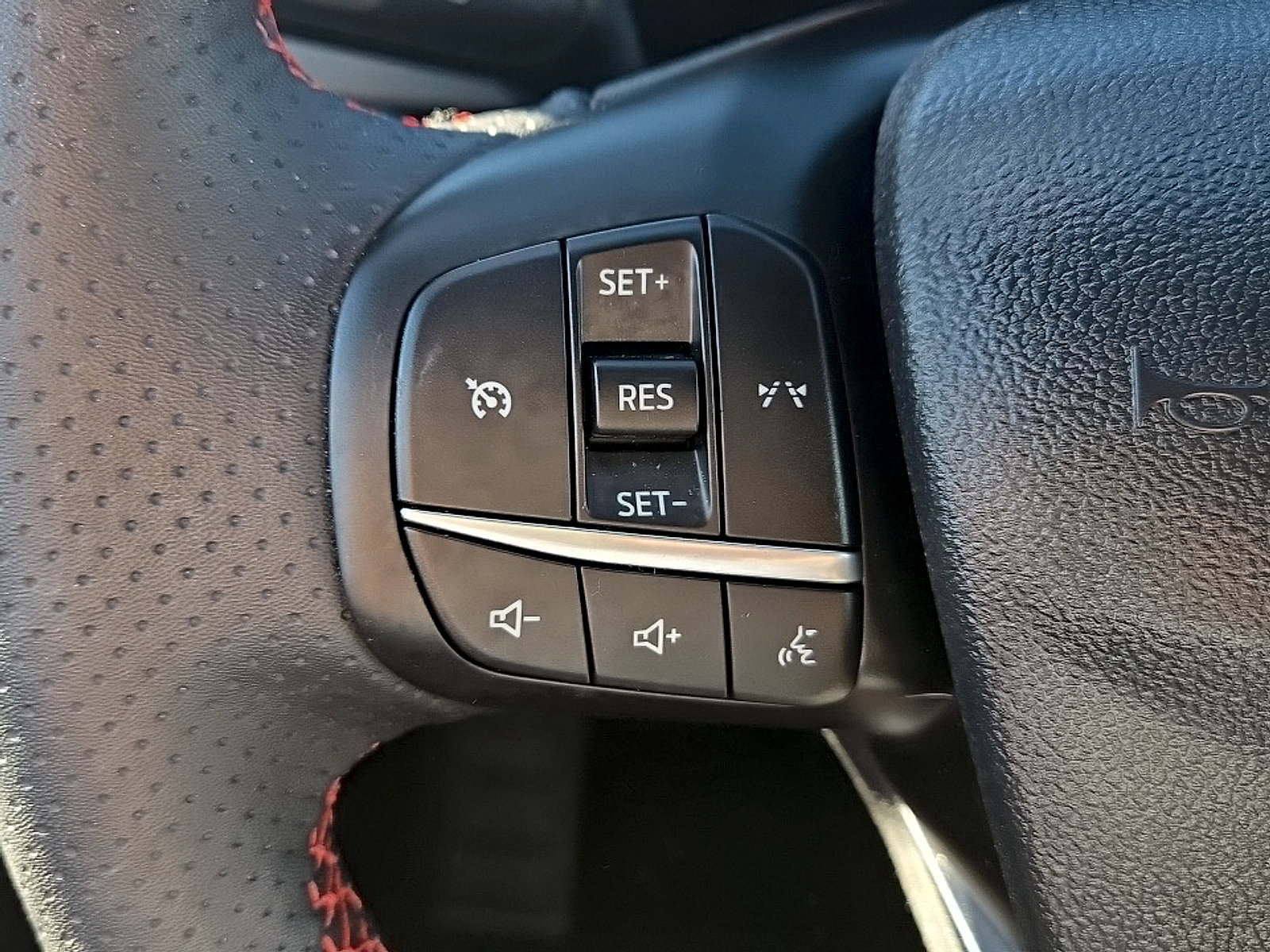 Certified 2025 Ford Escape ST-Line w/ Cold Weather Package AWD/4WD image 13