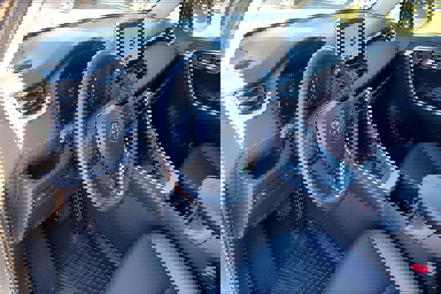 Used 2024 Toyota RAV4 XLE Premium image 17