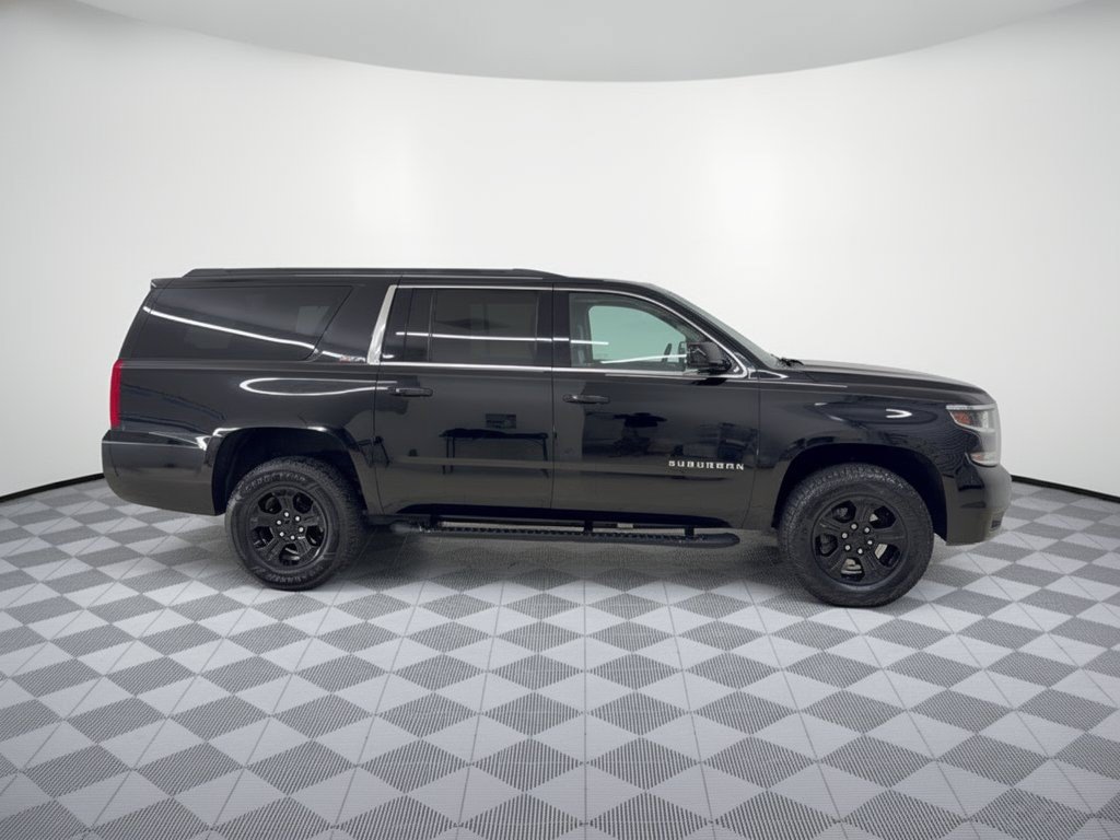 Used 2018 Chevrolet Suburban LT w/ Luxury Package AWD/4WD image 8