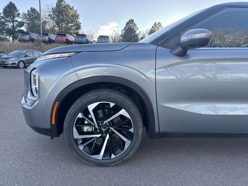 Used 2024 Mitsubishi Outlander SE image 32